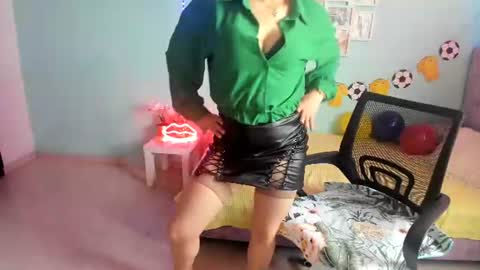 Snapshot of talia_mystic chatting on 06.18.26 Talia mia online show from 06.18.26
