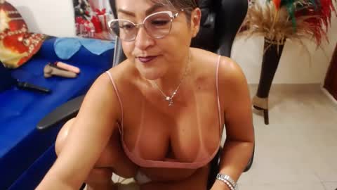 Snapshot of tamara_luaren chatting on 12.14.24 Tamara online show from 12.14.24