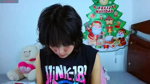 Snapshot of tamararoar chatting on 12.16.25 Tamara online show from 12.16.25