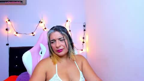 Snapshot of tammylynn45 chatting on 01.14.25 Tammy Lynn online show from 01.14.25
