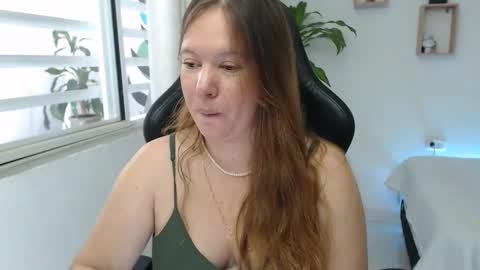 Snapshot of tamy_shine87 chatting on 01.04.25 Im Samy online show from 01.04.25