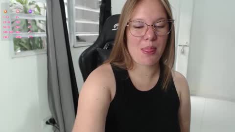 Snapshot of tamy_shine87 chatting on 12.19.25 Im Samy online show from 12.19.25