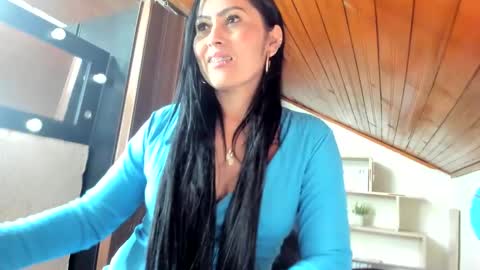 Snapshot of tania_mature chatting on 01.14.25 tania online show from 01.14.25