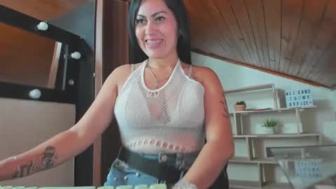 Snapshot of tania_mature chatting on 01.27.25 tania online show from 01.27.25