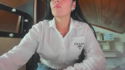 Snapshot of tania_mature chatting on 01.31.25 tania online show from 01.31.25
