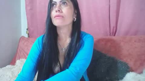 Snapshot of tania_mature chatting on 02.19.25 tania online show from 02.19.25