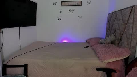 Snapshot of tania_rendon1 chatting on 11.26.25 Tania online show from 11.26.25