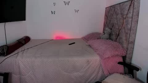 Snapshot of tania_rendon1 chatting on 11.28.25 Tania online show from 11.28.25