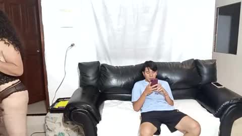 Snapshot of taniamilf69 chatting on 11.24.25 taniamilf69 online show from 11.24.25