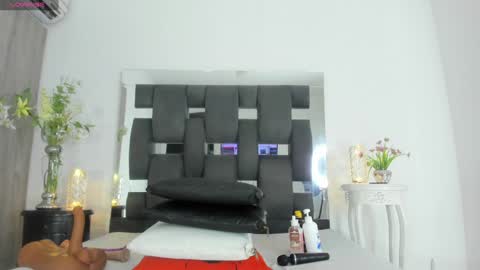 Snapshot of tanyyaa chatting on 12.29.24 Tanya online show from 12.29.24