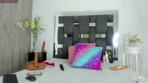 Snapshot of tanyyaa chatting on 01.26.25 Tanya online show from 01.26.25