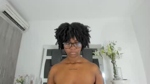 Snapshot of tanyyaa chatting on 02.22.25 Tanya online show from 02.22.25