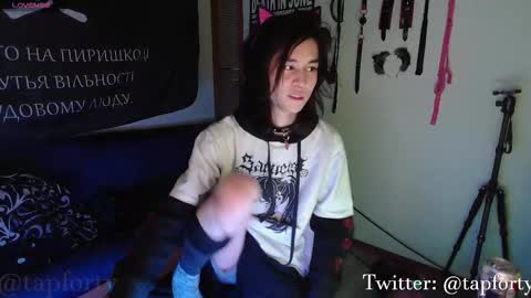 Snapshot of tap_forty chatting on 11.25.25 tap_forty online show from 11.25.25