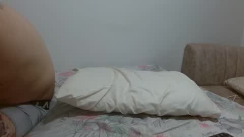 Snapshot of tap_hand2 chatting on 09.10.25 jimmy online show from 09.10.25