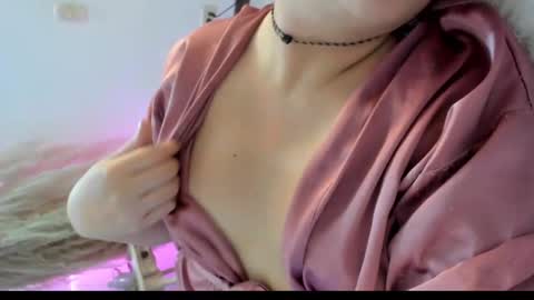 Snapshot of tara__ chatting on 12.03.25 tara__ online show from 12.03.25