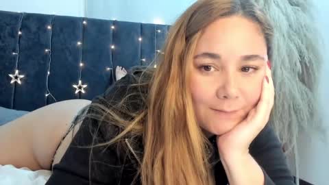 Snapshot of tara__ chatting on 01.12.26 tara__ online show from 01.12.26