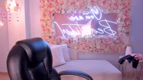 Tara Lawrence online show from 03.08.26