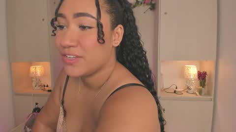 Snapshot of tarawiilson_ chatting on 02.07.26 T A R A online show from 02.07.26