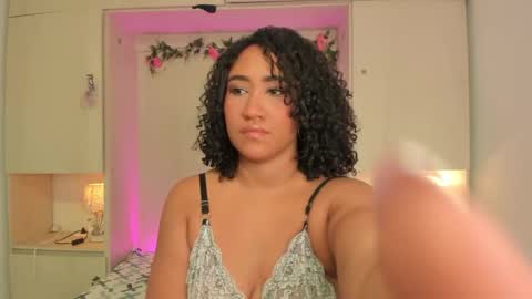 Snapshot of tarawiilson_ chatting on 03.19.26 T A R A online show from 03.19.26