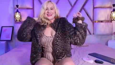 Snapshot of tasha_evans chatting on 11.04.25 tasha online show from 11.04.25