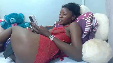 Snapshot of tasha_maya chatting on 02.15.25 milan online show from 02.15.25