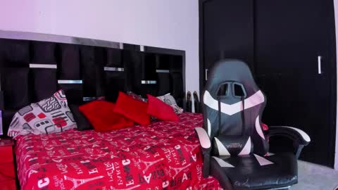 Snapshot of tashasant chatting on 10.26.25 tashasant online show from 10.26.25