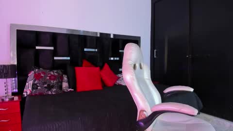 Snapshot of tashasant chatting on 10.29.25 tashasant online show from 10.29.25