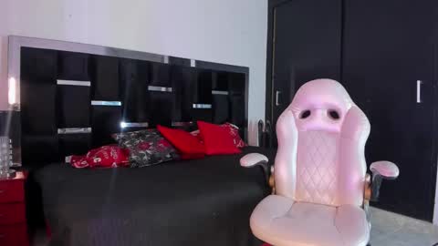 Snapshot of tashasant chatting on 11.10.25 tashasant online show from 11.10.25