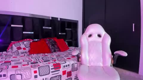 Snapshot of tashasant chatting on 11.24.25 tashasant online show from 11.24.25