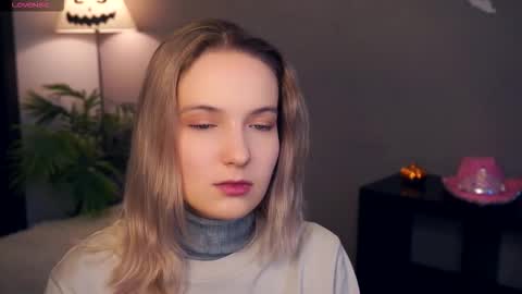 Snapshot of tashinapetitto chatting on 11.05.25 Your Ressie online show from 11.05.25