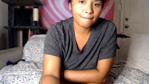 Snapshot of tasteekitty chatting on 09.28.25 Tastee Kitty online show from 09.28.25