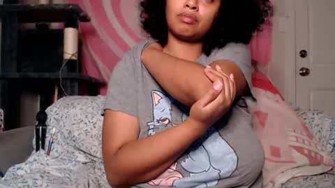 Snapshot of tasteekitty chatting on 11.02.25 Tastee Kitty online show from 11.02.25