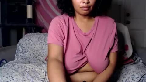 Snapshot of tasteekitty chatting on 11.23.25 Tastee Kitty online show from 11.23.25