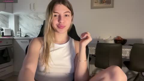 Snapshot of tata_lush chatting on 03.18.26 tata_lush online show from 03.18.26