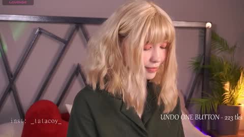 Snapshot of tatacoy chatting on 10.11.25 TataCoy online show from 10.11.25