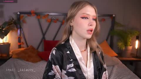 Snapshot of tatacoy chatting on 11.26.25 TataCoy online show from 11.26.25