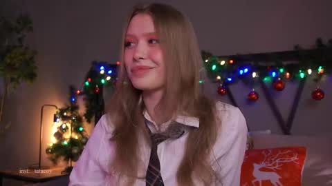 Snapshot of tatacoy chatting on 12.22.25 TataCoy online show from 12.22.25