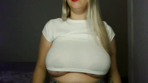 Snapshot of tateisblonde chatting on 03.08.26 tateisblonde online show from 03.08.26