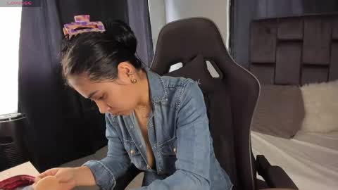 Snapshot of tati_jones chatting on 04.17.26 Tatiana online show from 04.17.26