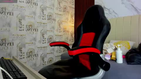 Snapshot of tatilarson chatting on 03.27.26 TATI online show from 03.27.26