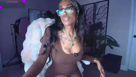 Tatted Queen online show from 05.14.26
