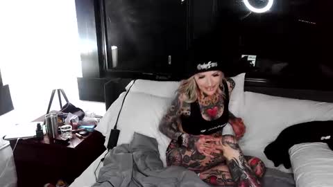 Snapshot of tattedvixen8 chatting on 02.01.26 Tatted Vixen 8 online show from 02.01.26