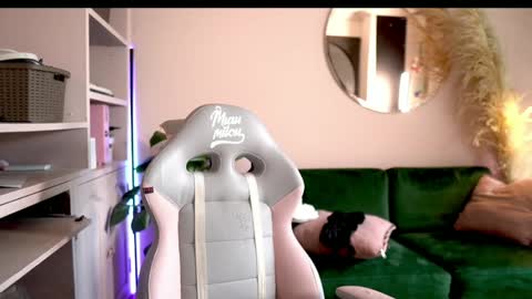 Nathalie Hardy  online show from 02.02.26