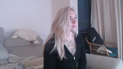 Snapshot of tattoobbgirl chatting on 10.25.25 tattoobbgirl online show from 10.25.25