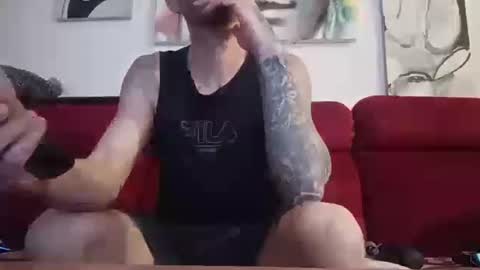 Snapshot of tatuadorhotxxx chatting on 05.18.26 Tatuado20cm online show from 05.18.26