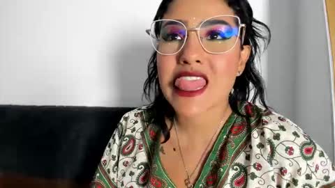 Snapshot of taty_gomez_ chatting on 05.19.26 Tatiana Gomez online show from 05.19.26