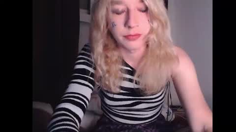 Snapshot of tavishmartavish chatting on 02.11.25 Rudy Rybinovaya online show from 02.11.25