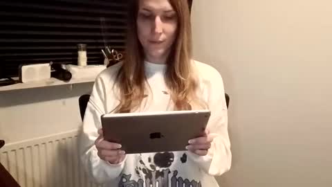 Snapshot of taylafox chatting on 11.02.25 taylafox online show from 11.02.25