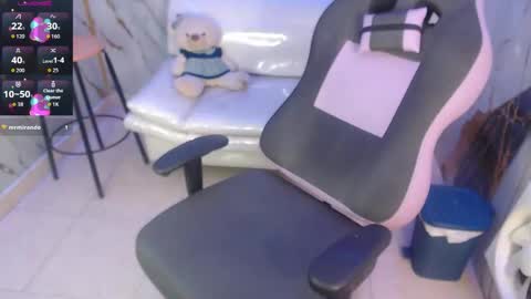 Snapshot of taylor_sophie chatting on 12.17.25 Taylor online show from 12.17.25