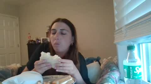 Snapshot of taylorslay chatting on 07.30.26 taylorslay online show from 07.30.26